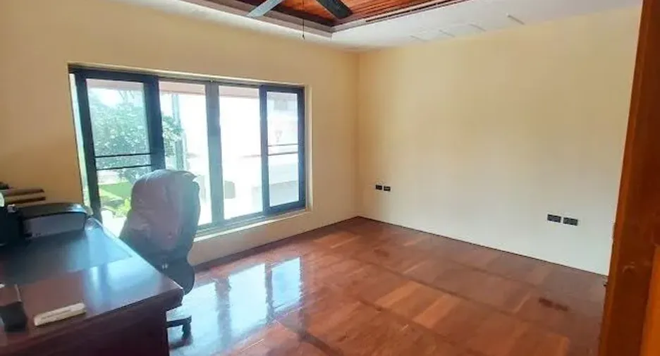 Haus zum Kauf mit 4 Zimmer in Sattahip, Chonburi