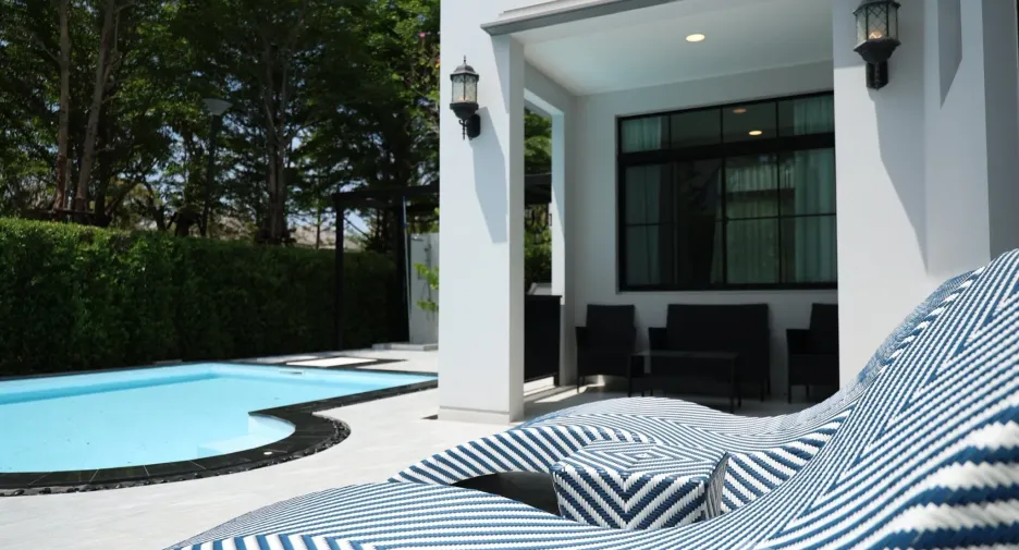 Villa en venta y en alquiler de 5 habitaciones en Saphan Sung, Bangkok