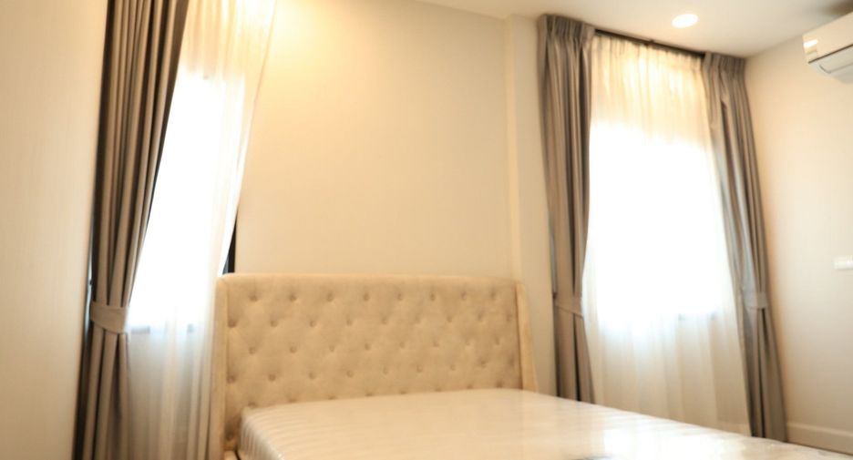 Villa en venta y en alquiler de 5 habitaciones en Saphan Sung, Bangkok