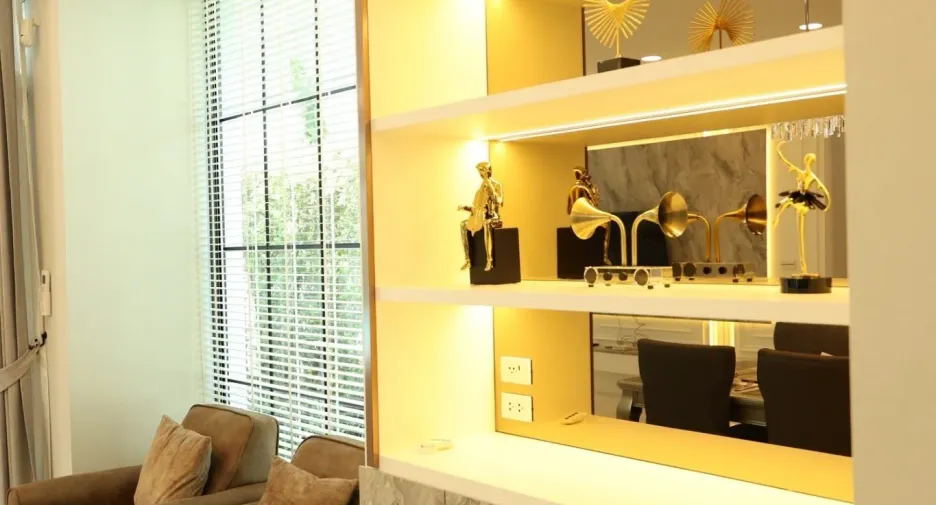Villa en venta y en alquiler de 5 habitaciones en Saphan Sung, Bangkok
