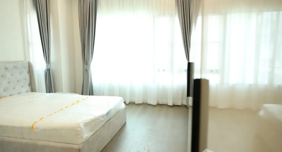 Villa en venta y en alquiler de 5 habitaciones en Saphan Sung, Bangkok
