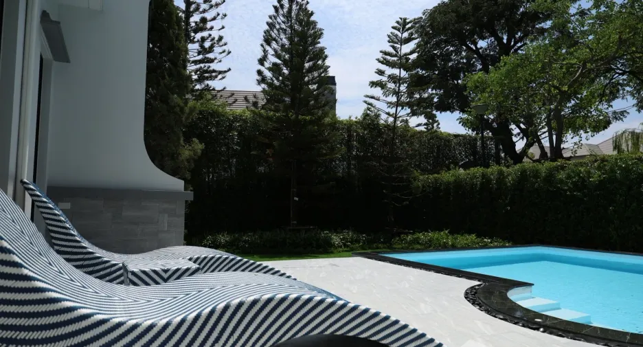Villa en venta y en alquiler de 5 habitaciones en Saphan Sung, Bangkok