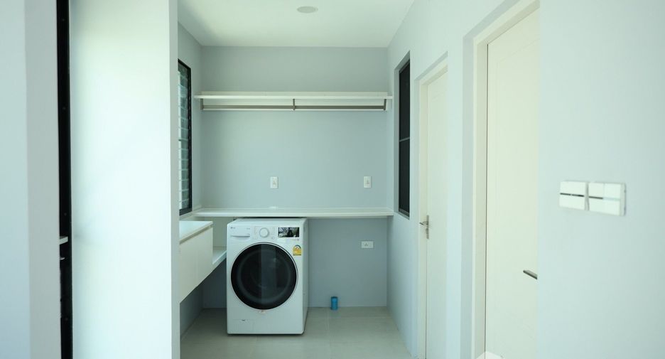 Villa en venta y en alquiler de 5 habitaciones en Saphan Sung, Bangkok