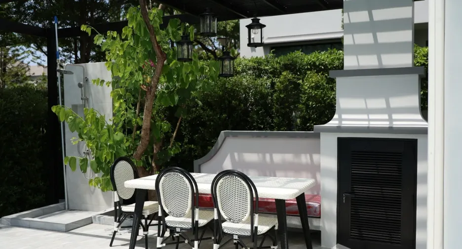 Villa en venta y en alquiler de 5 habitaciones en Saphan Sung, Bangkok