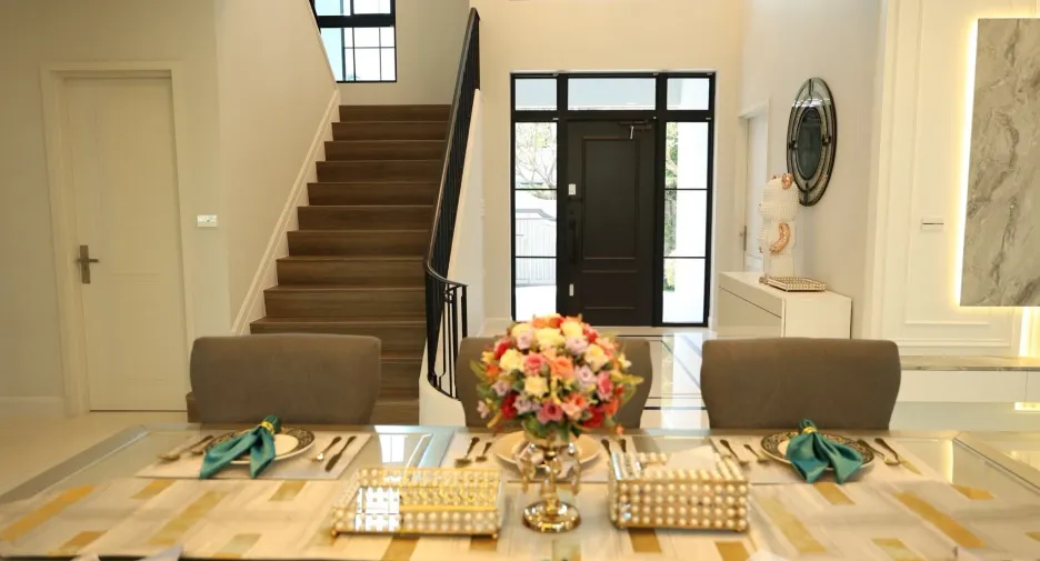Villa en venta y en alquiler de 5 habitaciones en Saphan Sung, Bangkok