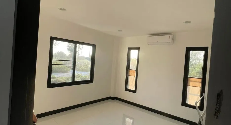 For sale 4 ベッドルーム house in Nakhon Chai Si, Nakhon Pathom