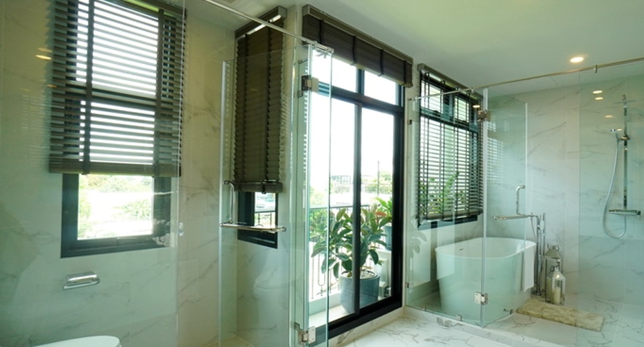 For sale 3 bedrooms townhouse in Lat Phrao, Bangkok