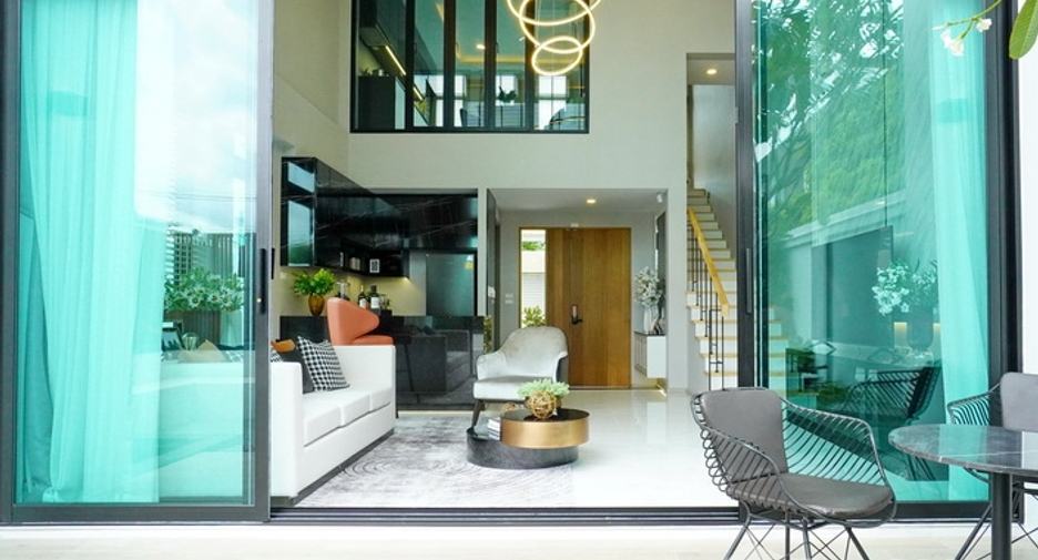 For sale 3 bedrooms townhouse in Lat Phrao, Bangkok