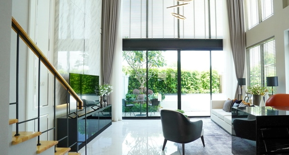 For sale 3 bedrooms townhouse in Lat Phrao, Bangkok