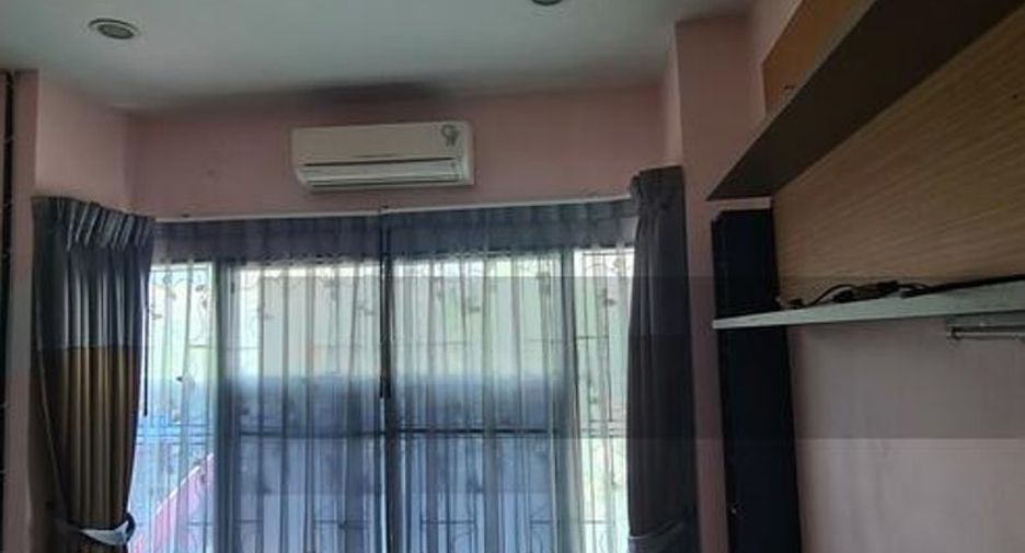 For sale 3 bedrooms townhouse in Bang Khen, Bangkok