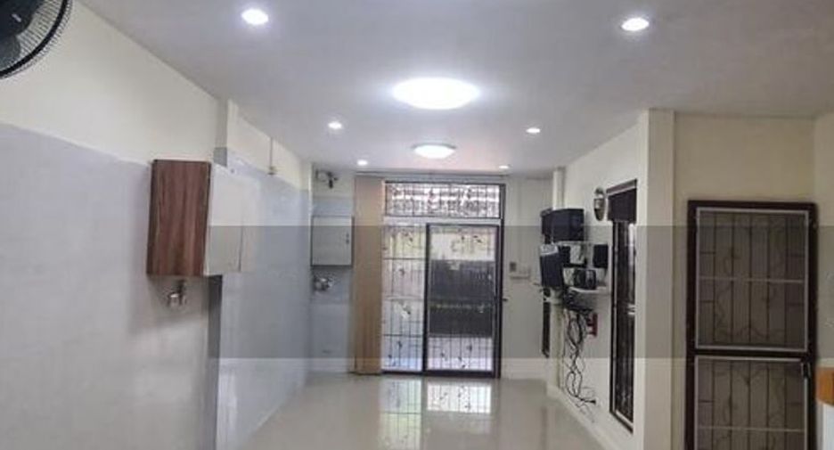 For sale 3 bedrooms townhouse in Bang Khen, Bangkok