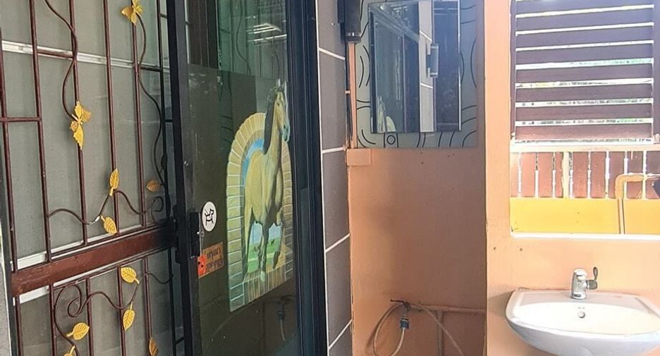 For sale 3 bedrooms townhouse in Bang Khen, Bangkok
