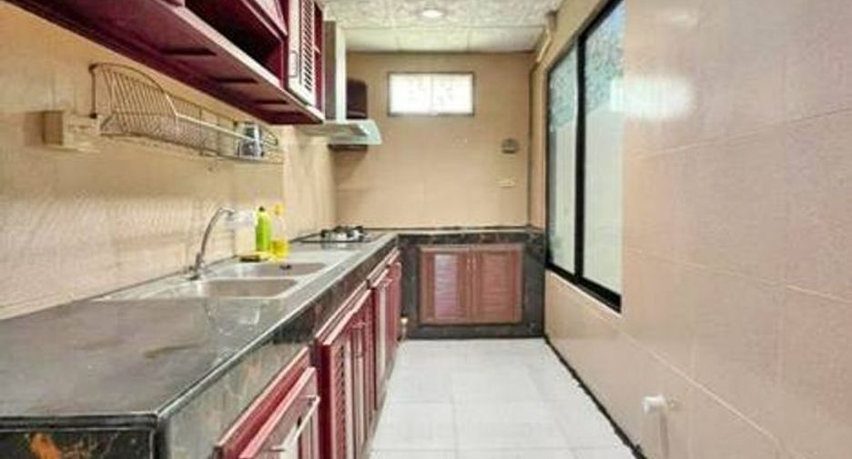 For sale 3 bedrooms townhouse in Bang Khen, Bangkok
