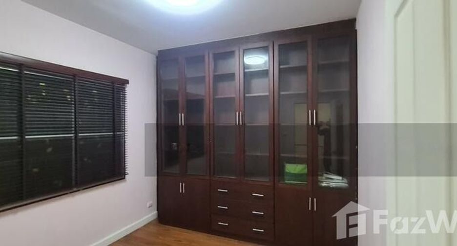 For sale 3 bedrooms townhouse in Bang Khen, Bangkok