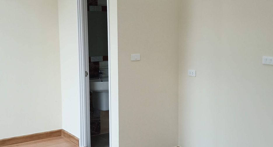 À vendre 3 chambres maison de ville à Bang Khae, Bangkok