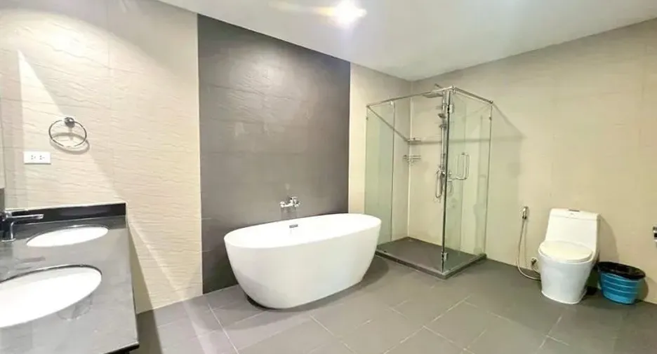 Condo en venta de 4 habitaciones en Bang Lamung, Chonburi
