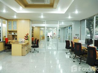 出售 8 卧室 商业空间 在 Khlong San, 曼谷