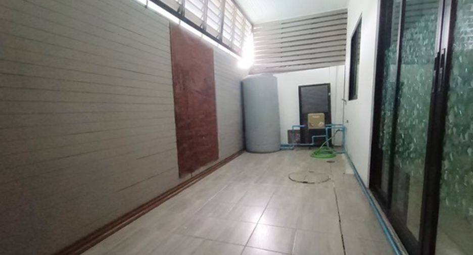 À vendre 3 chambres maison de ville à Prawet, Bangkok