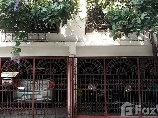For sale 4 ベッドルーム townhouse in Khlong Toei, Bangkok
