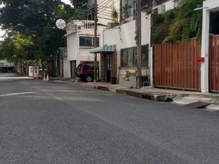 For sale 4 ベッドルーム townhouse in Khlong Toei, Bangkok