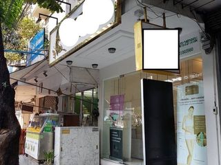 For sale 4 bedrooms retail Space in Watthana, Bangkok