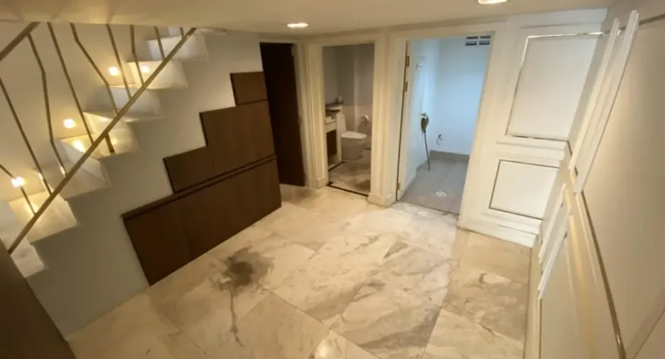 For sale 4 bedrooms retail Space in Watthana, Bangkok