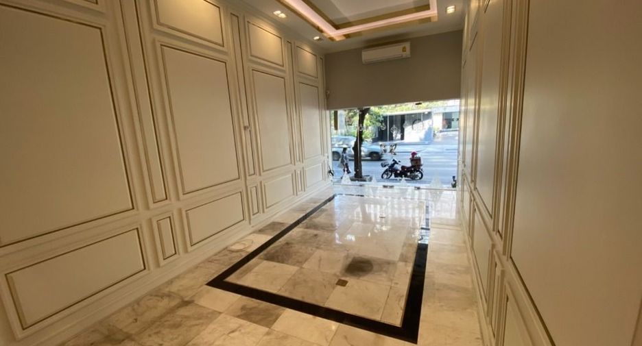 For sale 4 bedrooms retail Space in Watthana, Bangkok