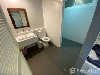 Local comercial en venta de 4 habitaciones en Watthana, Bangkok