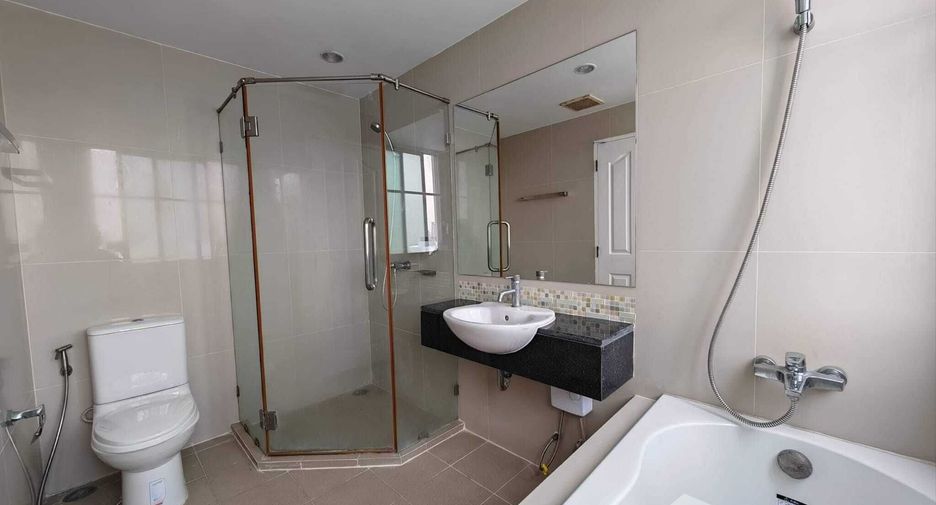 For sale and for rent 2 bedrooms condo in Khlong San, Bangkok