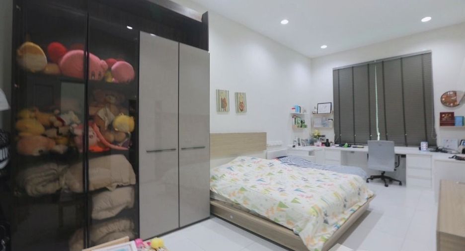 For sale 4 bedrooms house in Bang Sue, Bangkok