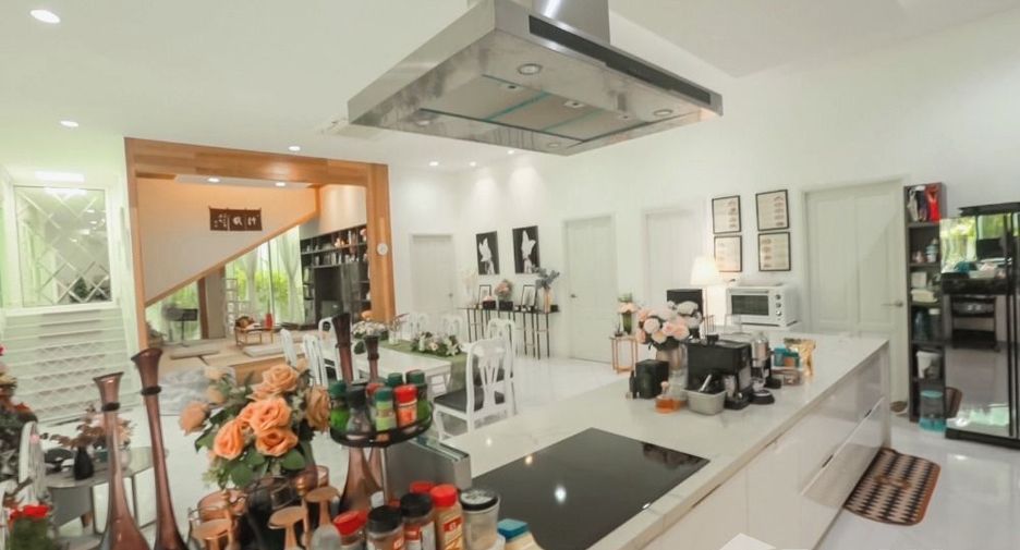 For sale 4 bedrooms house in Bang Sue, Bangkok