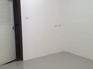 Casa adosada en alquiler de 2 habitaciones en Bang Lamung, Chonburi