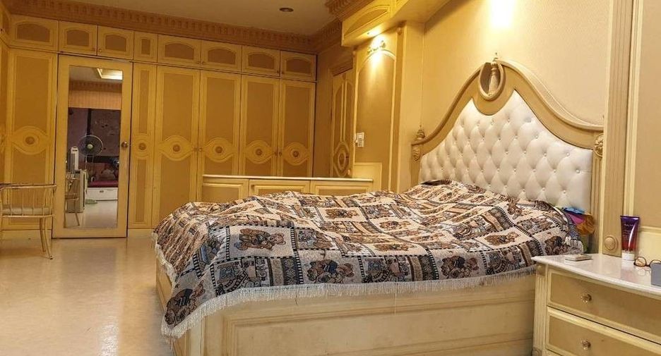 For sale 5 bedrooms house in Sai Mai, Bangkok