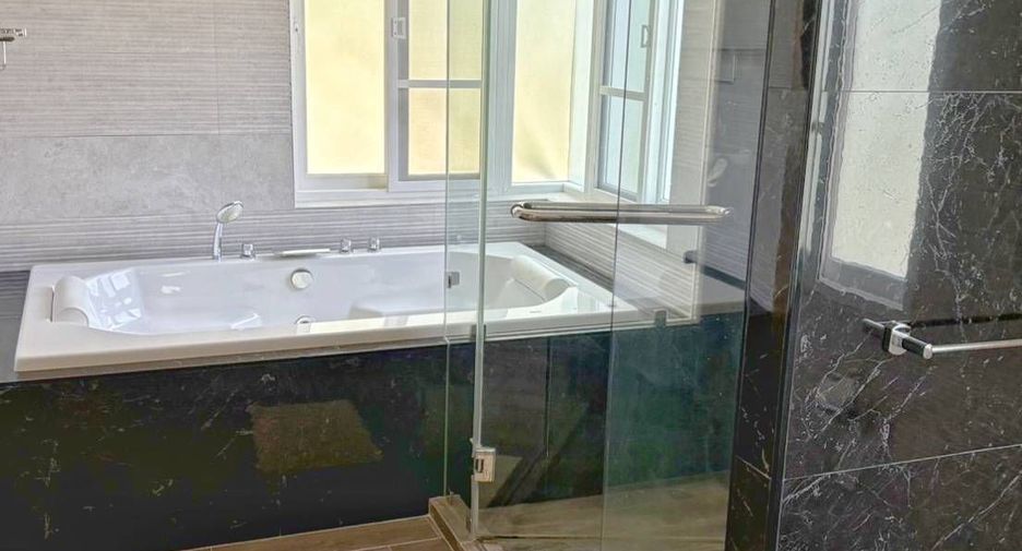 For sale 6 bedrooms villa in Sattahip, Chonburi
