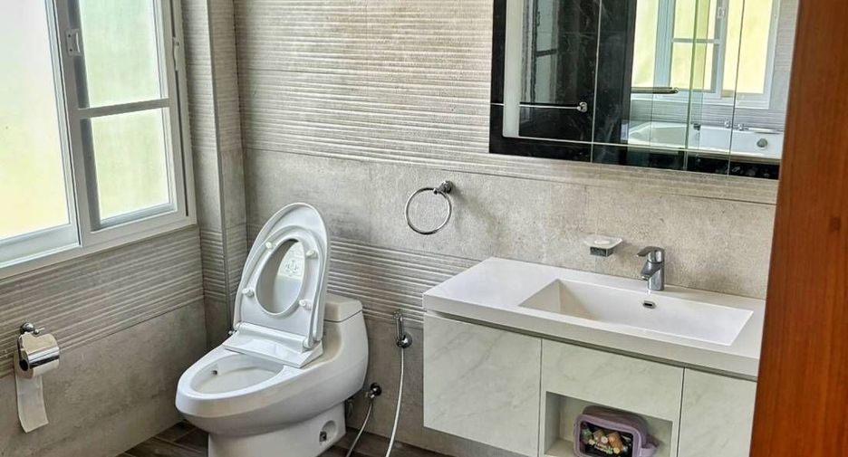 For sale 6 bedrooms villa in Sattahip, Chonburi