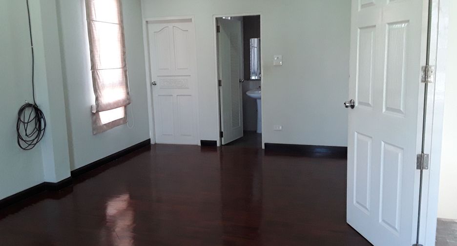 For sale 3 bedrooms house in Mueang Kalasin, Kalasin