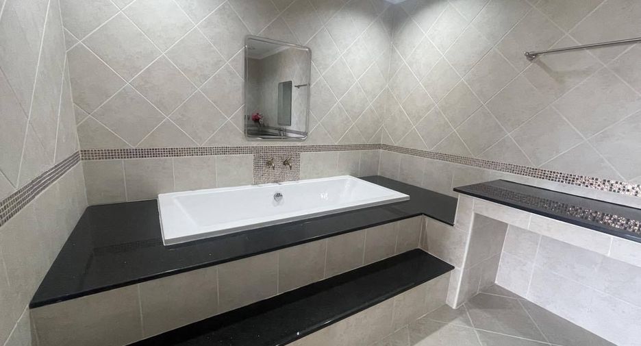 For rent and for sale 3 bedrooms condo in Bang Lamung, Chonburi