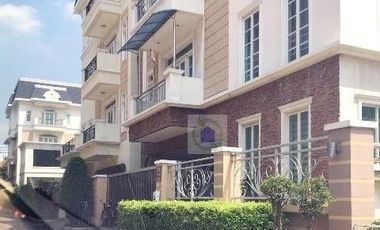 Reihenhaus zum Kauf mit 3 Zimmer in Huai Khwang, Bangkok