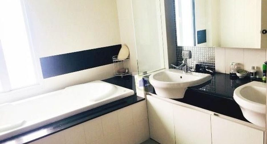 Casa adosada en venta de 3 habitaciones en Huai Khwang, Bangkok