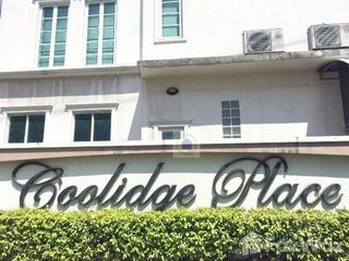 For sale 3 bedrooms townhouse in Huai Khwang, Bangkok