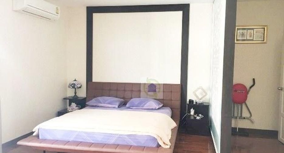 Casa adosada en venta de 3 habitaciones en Huai Khwang, Bangkok