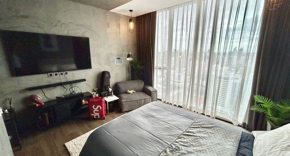 For sale and for rent 4 bedrooms condo in Watthana, Bangkok
