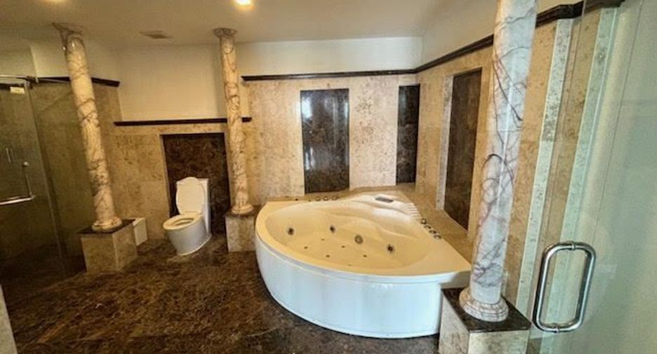 For rent 2 bedrooms condo in Mueang Phuket, Phuket