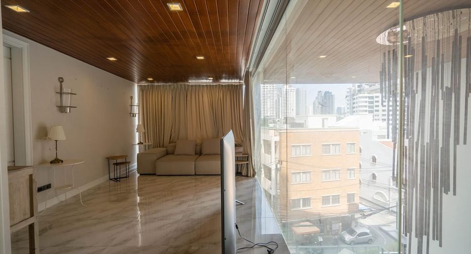 Casa adosada en venta de 4 habitaciones en Watthana, Bangkok