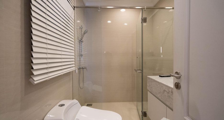 Casa adosada en venta de 4 habitaciones en Watthana, Bangkok