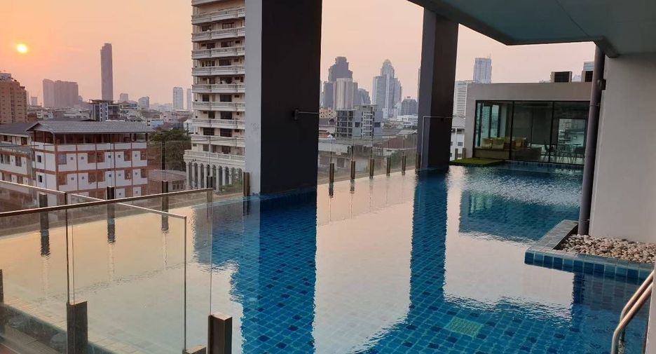 For sale studio condo in Sathon, Bangkok