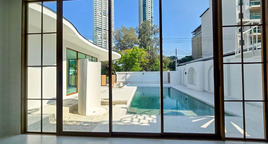 For sale 5 bedrooms villa in Jomtien, Pattaya