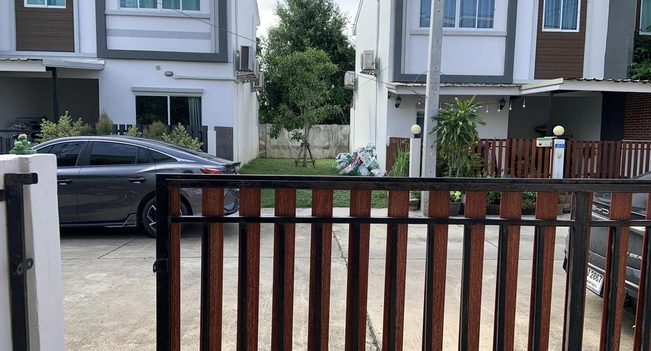 For sale 3 bedrooms townhouse in Bang Lamung, Chonburi