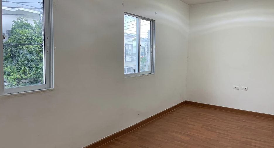 For sale 3 bedrooms townhouse in Bang Lamung, Chonburi