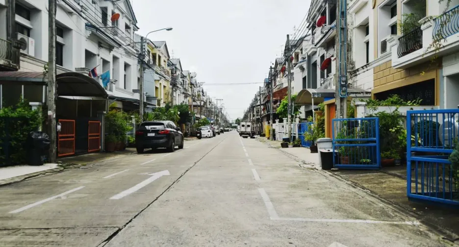 For sale 3 bedrooms townhouse in Wang Thonglang, Bangkok
